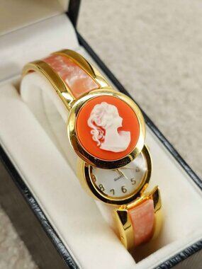 NEW Liebe Peek A Boo Ladies Quartz Watch Japan Mvt Gold Bangle Bracelet 23mm